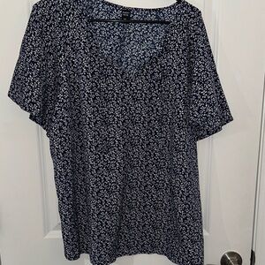 💜Navy Blue Floral Blouse